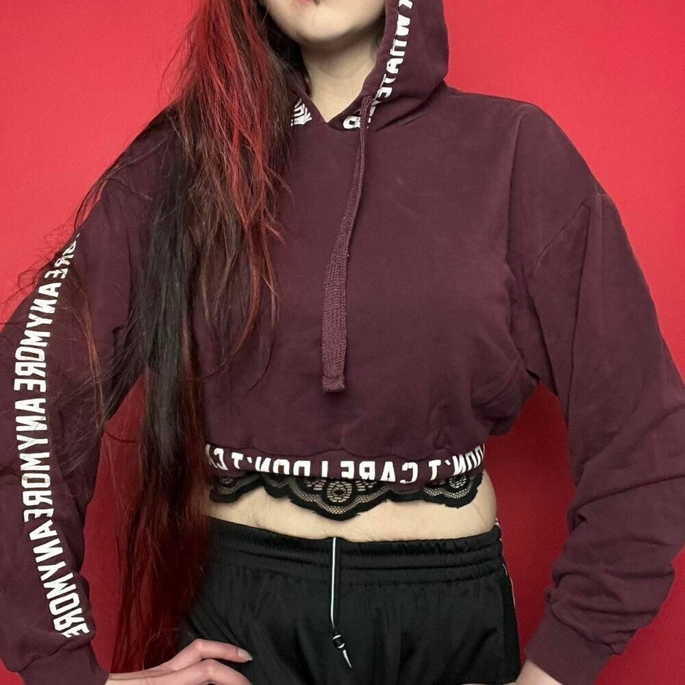 Tally weijl / cropped burgundy oversized fit hoodie with white writing ❤️🤍